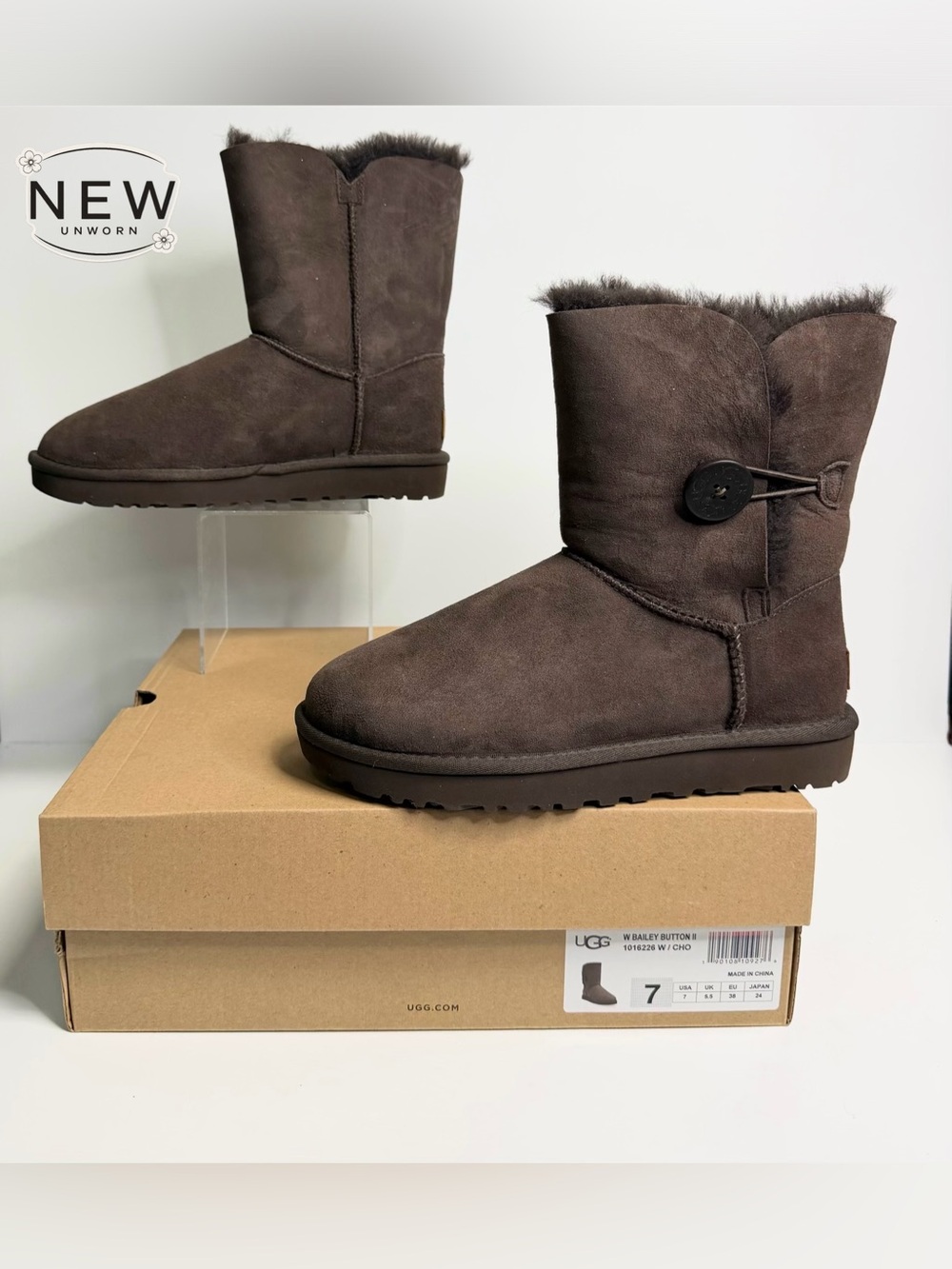 NEW UGG BAILEY BUTTON CHOCOLATE SHORT BOOT Size 7M in original Box
